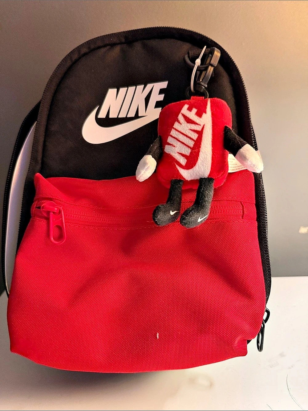 Nike Buddies Lunch Tote in Black & Red